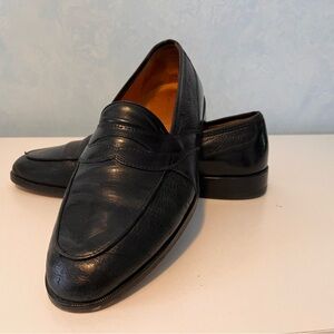 Johnson and Murphy Leather Black Loafers 10M